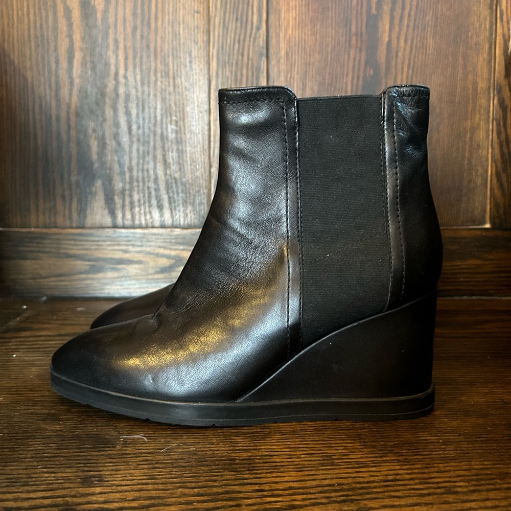 Black leather Aquatalia wedge boots, size 8 - Picture 2 of 6